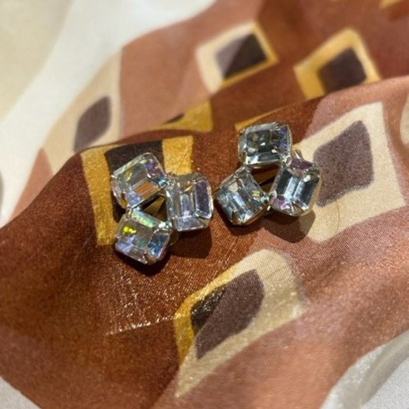 VTG Aurora Borealis Baguette Gold Tone Earrings - Picture 9 of 10